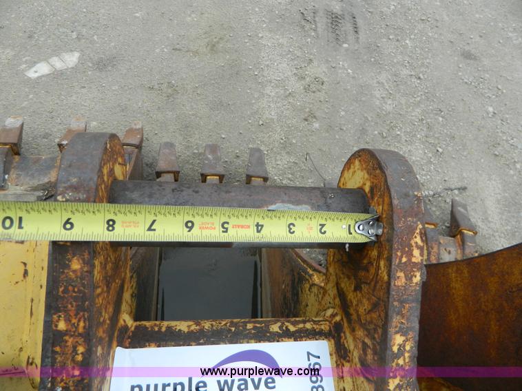 image for item J8967 John Deere backhoe bucket