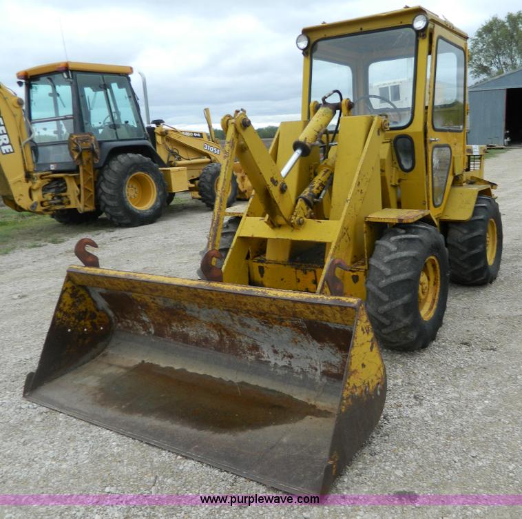 image for item J8968 Versatile Bronco wheel loader