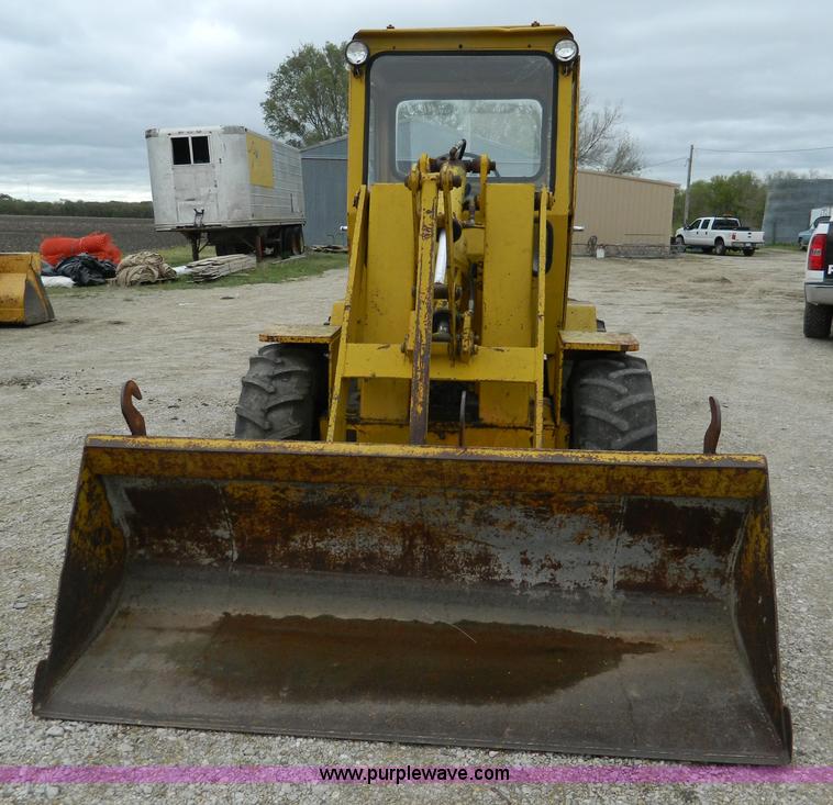image for item J8968 Versatile Bronco wheel loader