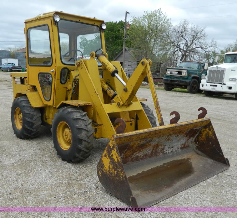 image for item J8968 Versatile Bronco wheel loader