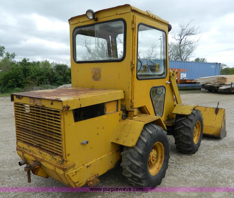image for item J8968 Versatile Bronco wheel loader