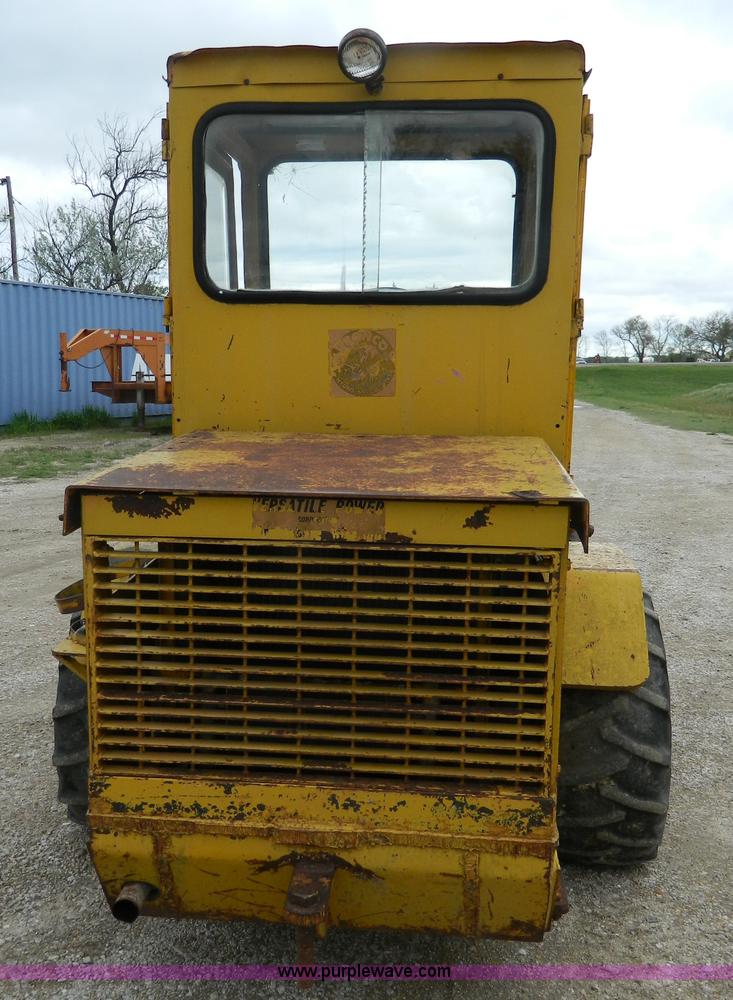 image for item J8968 Versatile Bronco wheel loader