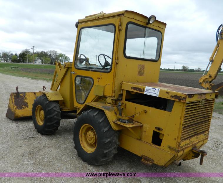 image for item J8968 Versatile Bronco wheel loader