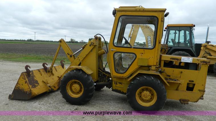 image for item J8968 Versatile Bronco wheel loader