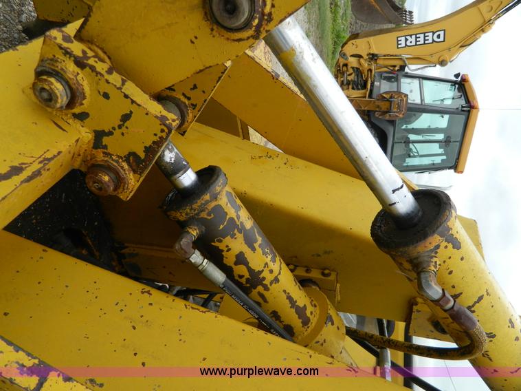 image for item J8968 Versatile Bronco wheel loader