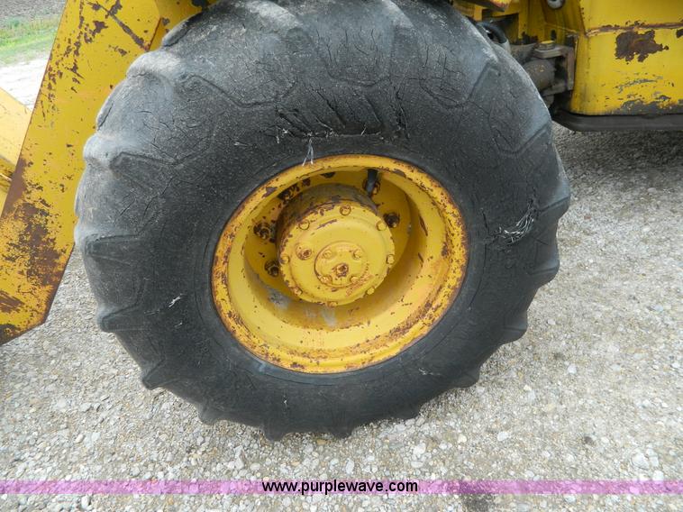 image for item J8968 Versatile Bronco wheel loader