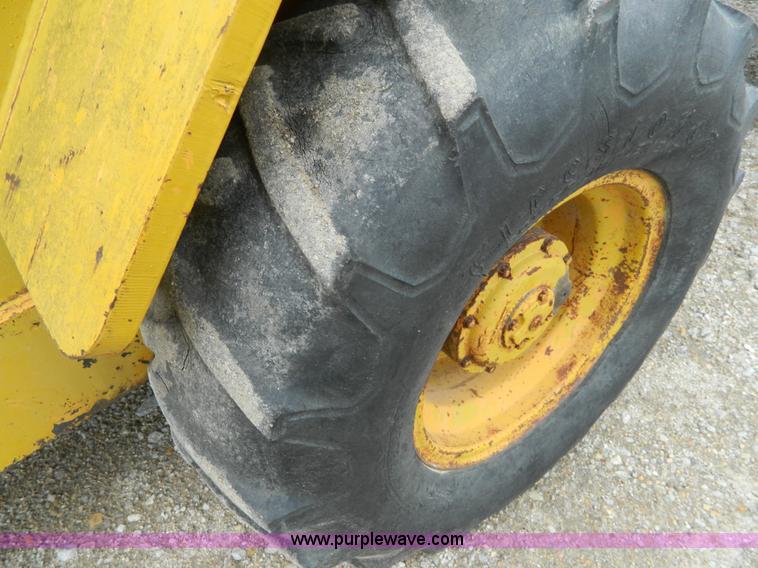 image for item J8968 Versatile Bronco wheel loader