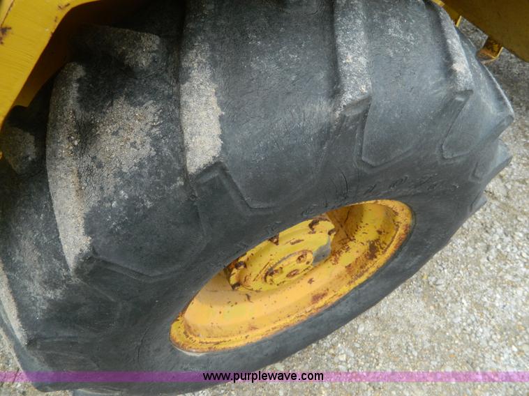 image for item J8968 Versatile Bronco wheel loader