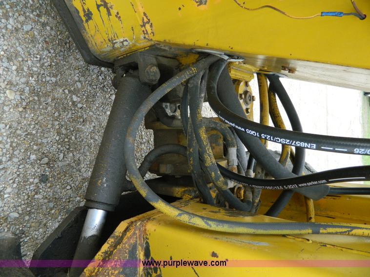 image for item J8968 Versatile Bronco wheel loader