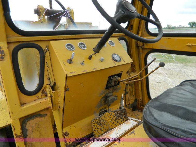 image for item J8968 Versatile Bronco wheel loader