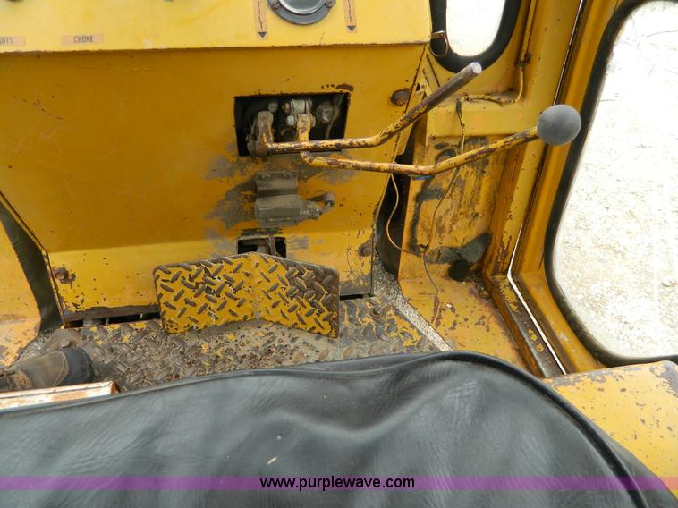 image for item J8968 Versatile Bronco wheel loader