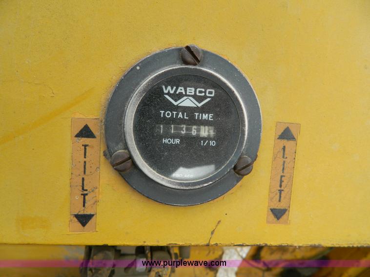 image for item J8968 Versatile Bronco wheel loader