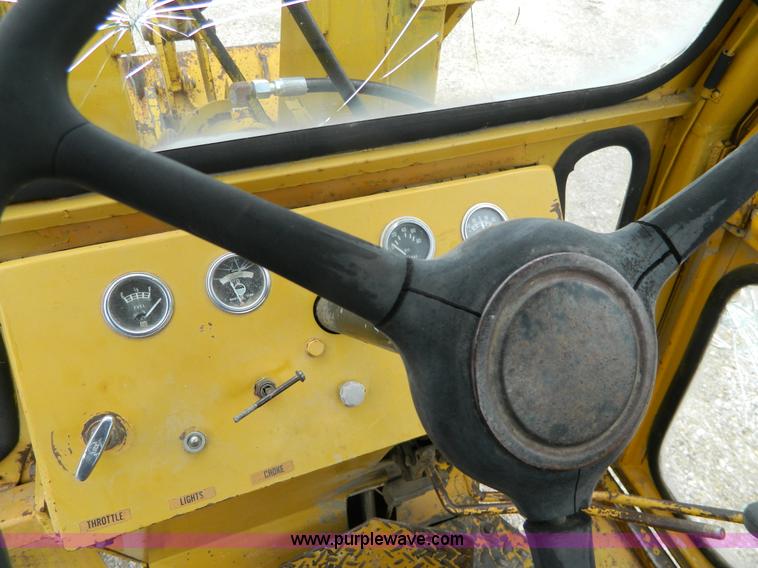 image for item J8968 Versatile Bronco wheel loader