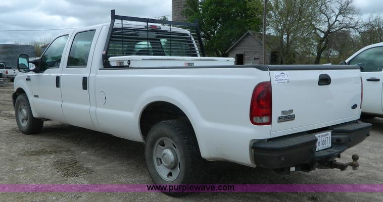 image for item J8971 2007 Ford F350 Super Duty Crew Cab pickup truck