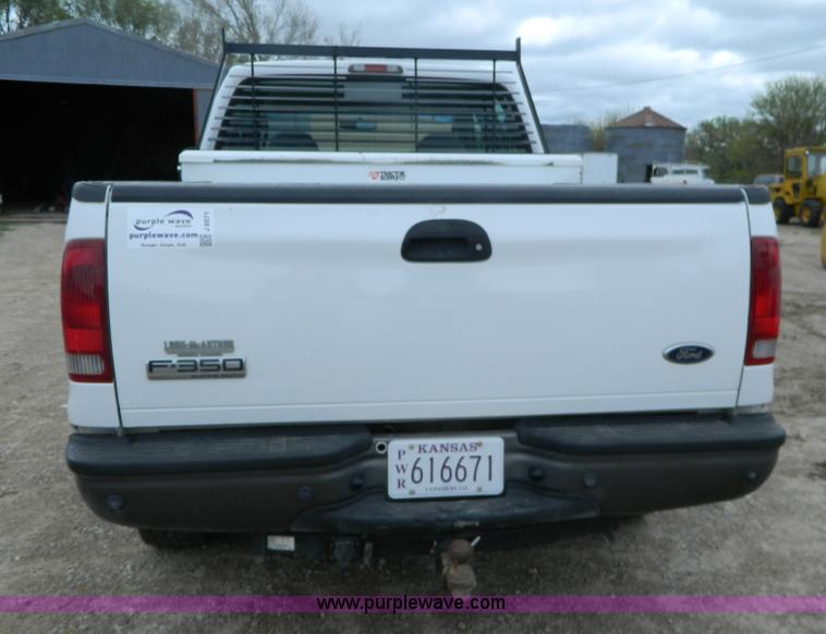 image for item J8971 2007 Ford F350 Super Duty Crew Cab pickup truck