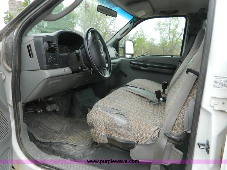 image for item J8971 2007 Ford F350 Super Duty Crew Cab pickup truck