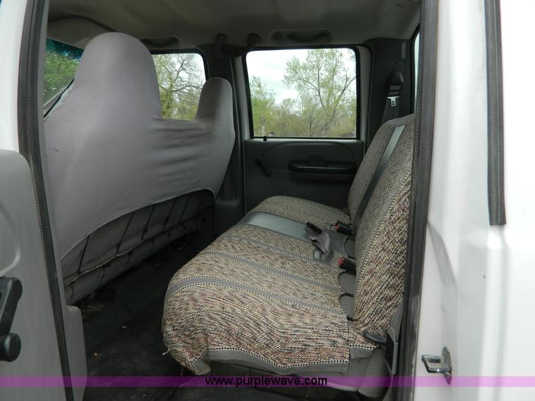 image for item J8971 2007 Ford F350 Super Duty Crew Cab pickup truck