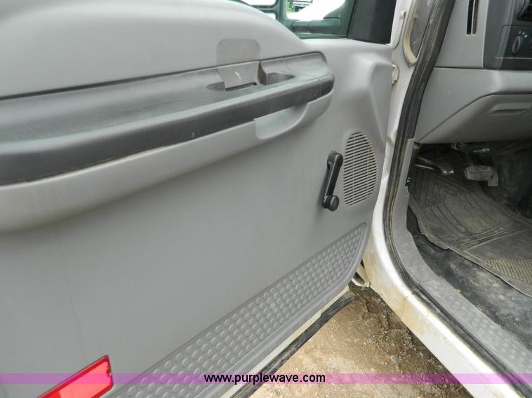 image for item J8971 2007 Ford F350 Super Duty Crew Cab pickup truck