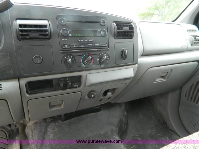 image for item J8971 2007 Ford F350 Super Duty Crew Cab pickup truck