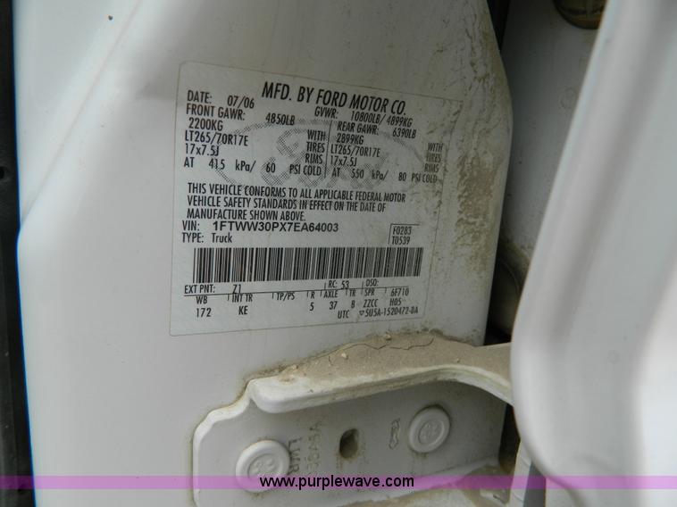 image for item J8971 2007 Ford F350 Super Duty Crew Cab pickup truck