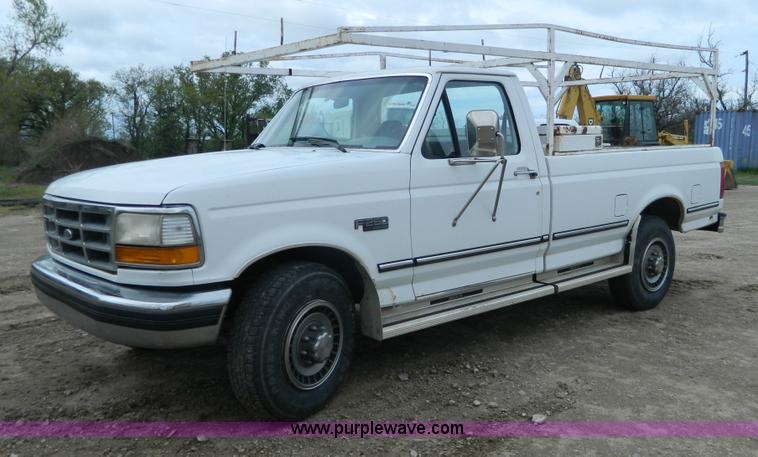 image for item J8972 1993 Ford F250 pickup truck