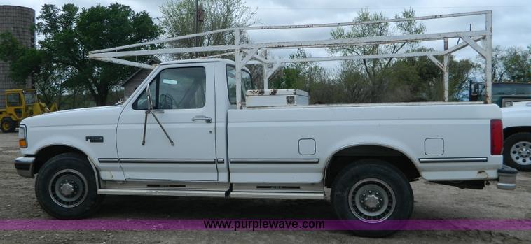 image for item J8972 1993 Ford F250 pickup truck