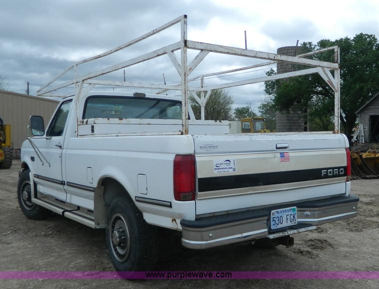 image for item J8972 1993 Ford F250 pickup truck