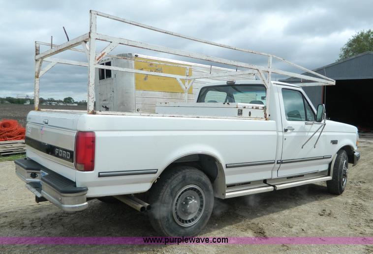 image for item J8972 1993 Ford F250 pickup truck