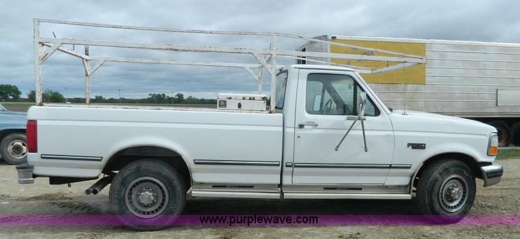 image for item J8972 1993 Ford F250 pickup truck