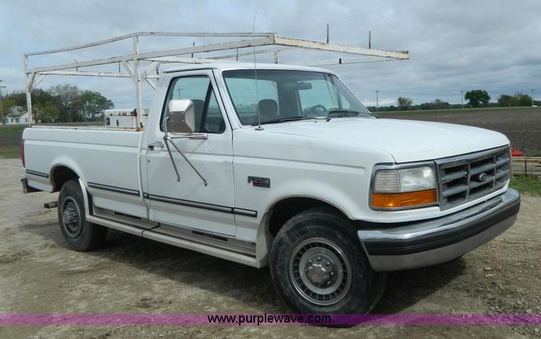 image for item J8972 1993 Ford F250 pickup truck