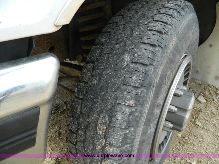 image for item J8972 1993 Ford F250 pickup truck