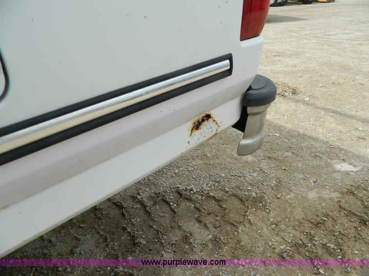 image for item J8972 1993 Ford F250 pickup truck