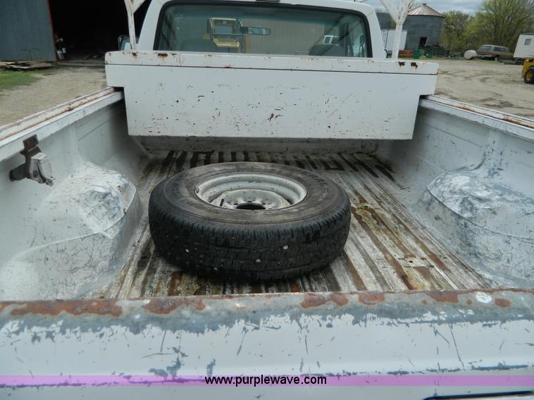 image for item J8972 1993 Ford F250 pickup truck