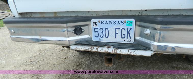 image for item J8972 1993 Ford F250 pickup truck