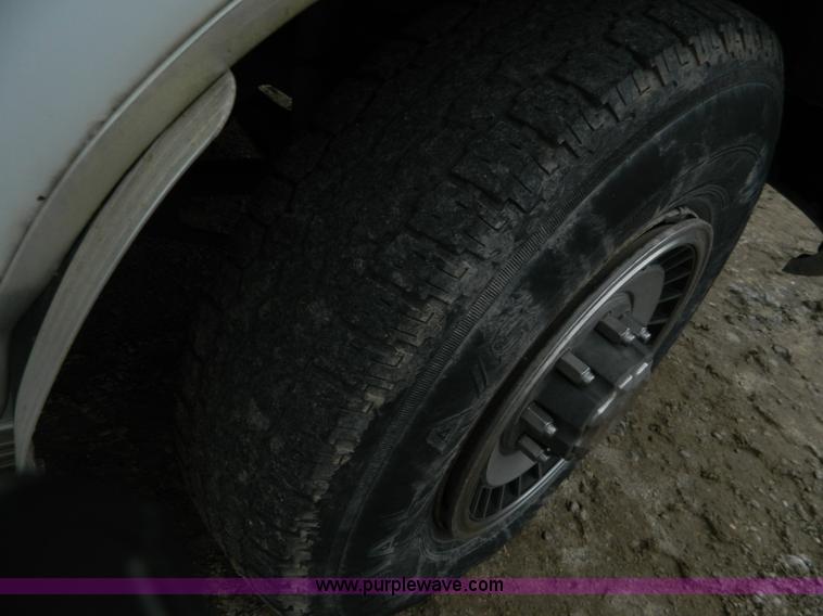 image for item J8972 1993 Ford F250 pickup truck