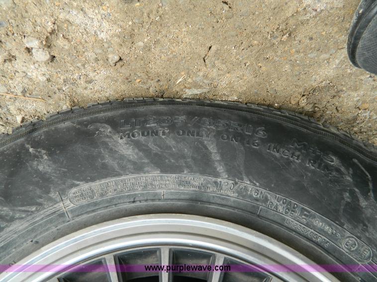 image for item J8972 1993 Ford F250 pickup truck