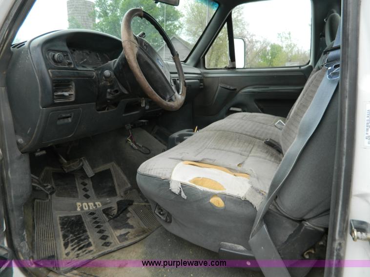 image for item J8972 1993 Ford F250 pickup truck