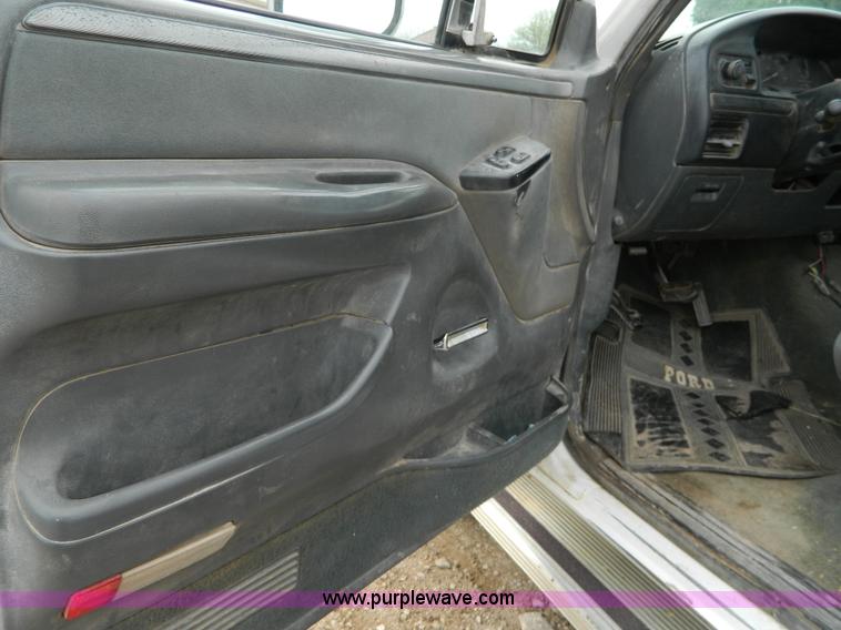 image for item J8972 1993 Ford F250 pickup truck