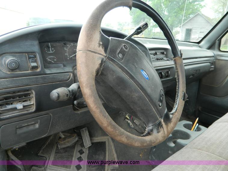 image for item J8972 1993 Ford F250 pickup truck
