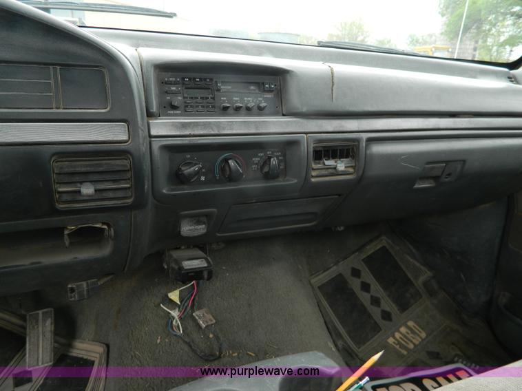 image for item J8972 1993 Ford F250 pickup truck