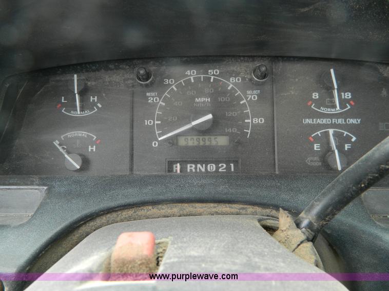 image for item J8972 1993 Ford F250 pickup truck