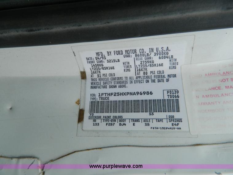 image for item J8972 1993 Ford F250 pickup truck