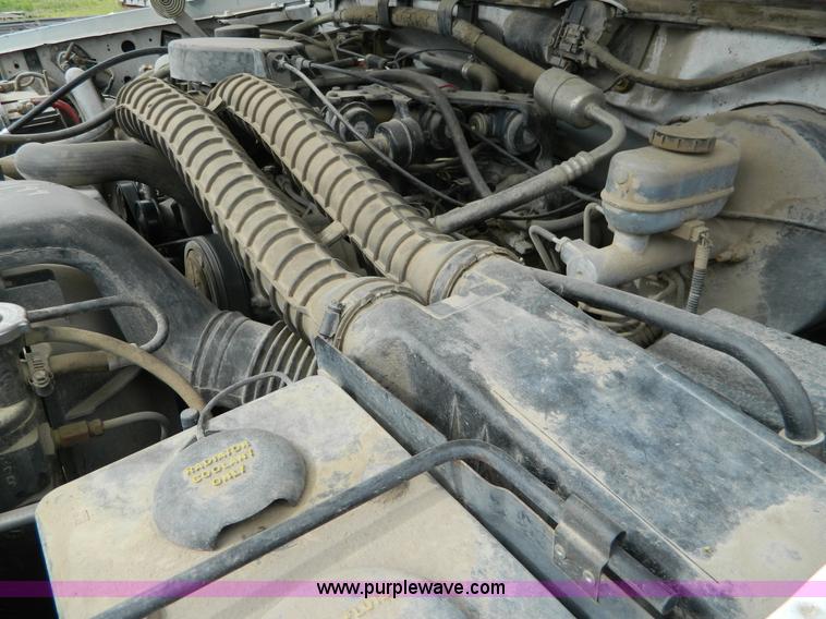 image for item J8972 1993 Ford F250 pickup truck