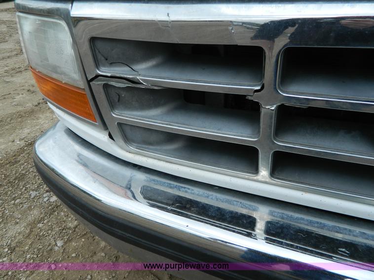 image for item J8972 1993 Ford F250 pickup truck