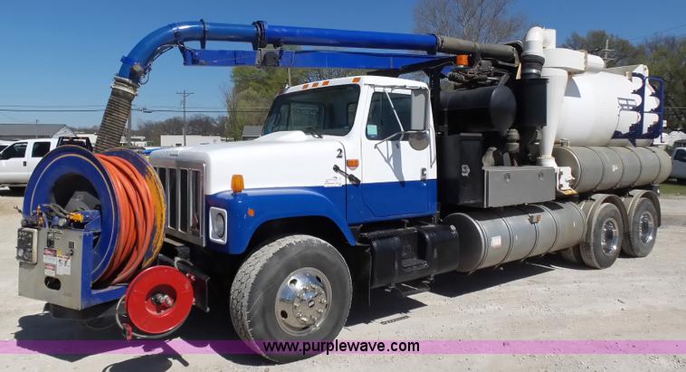 image for item K1362 2001 International F2554 vacuum truck