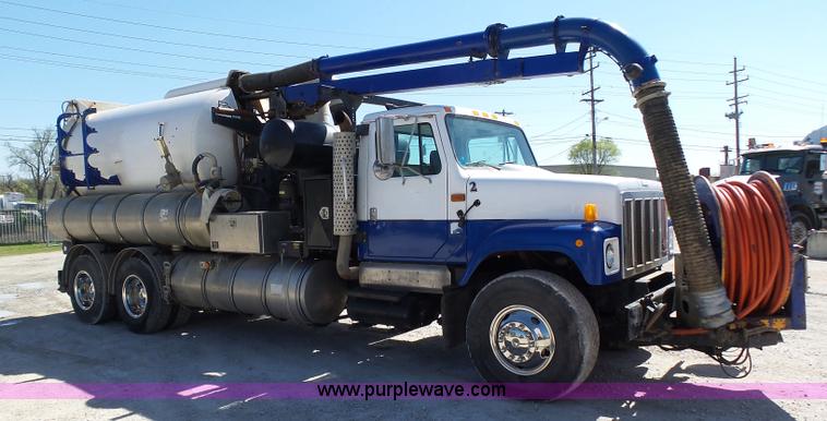 image for item K1362 2001 International F2554 vacuum truck