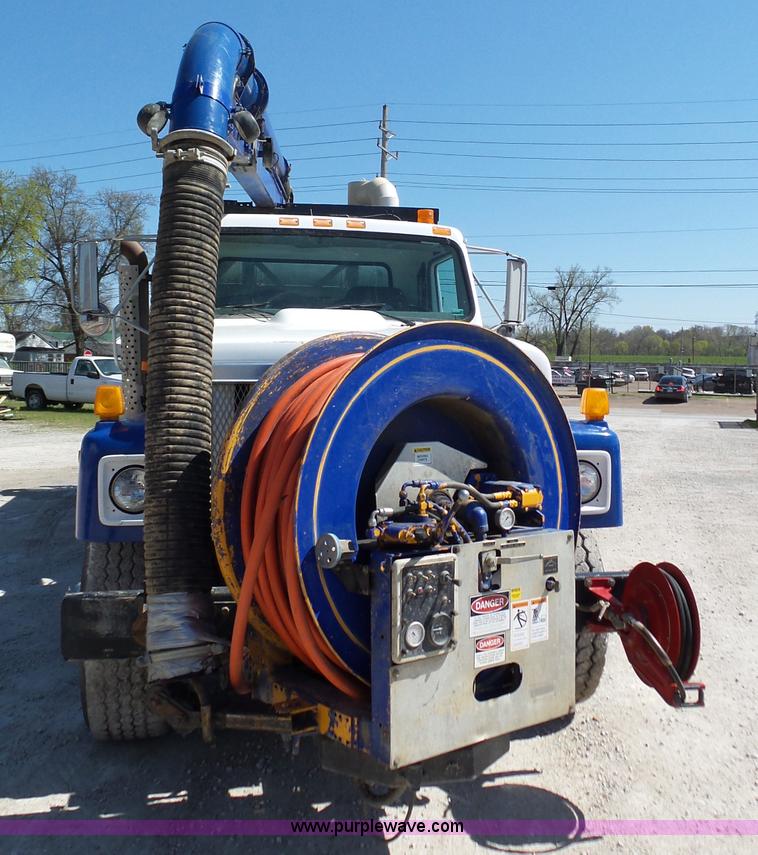 image for item K1362 2001 International F2554 vacuum truck