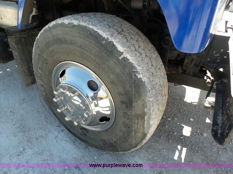 image for item K1362 2001 International F2554 vacuum truck