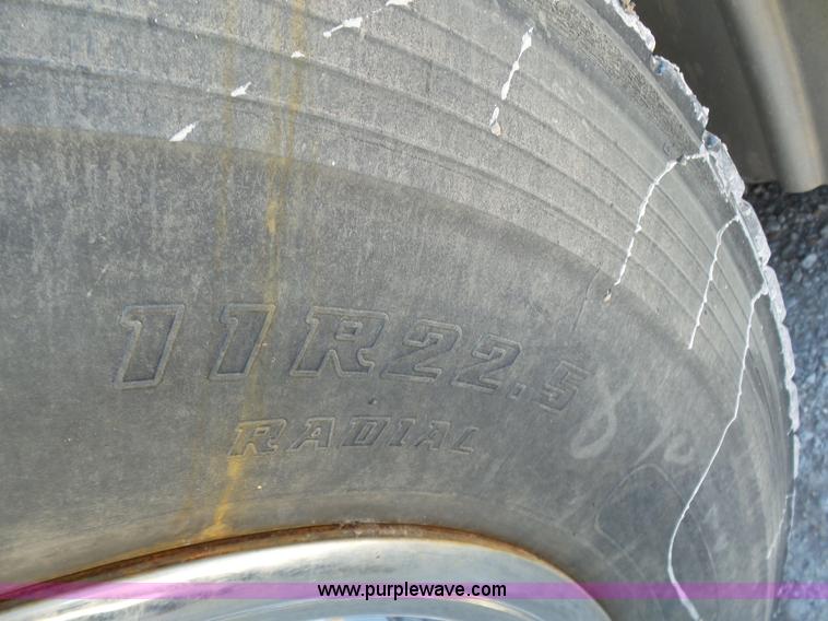 image for item K1362 2001 International F2554 vacuum truck