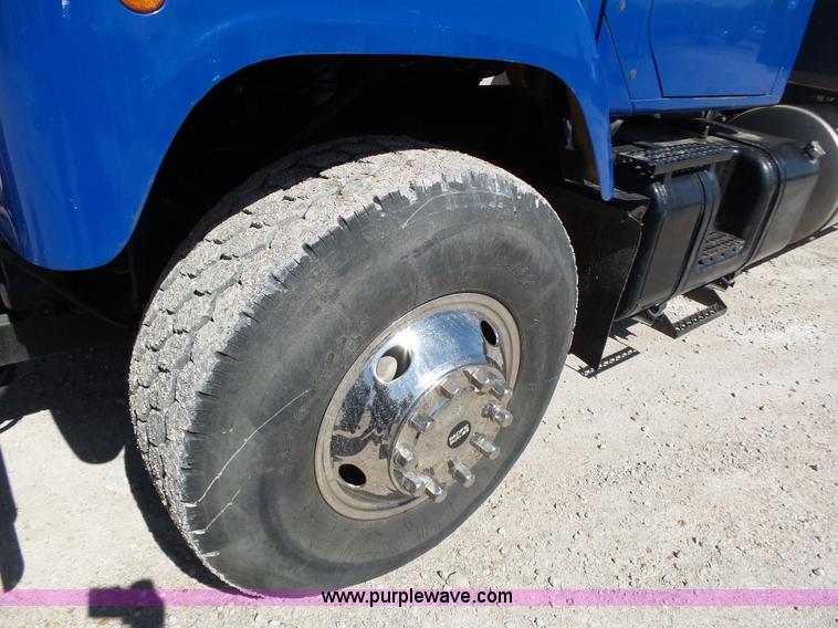 image for item K1362 2001 International F2554 vacuum truck